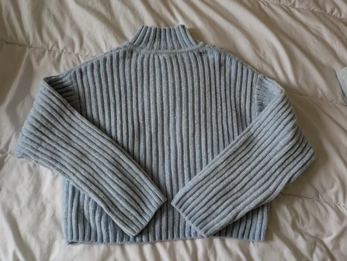 Pull court doux bleu clair très bon état M 38 H&M - photo numéro 3