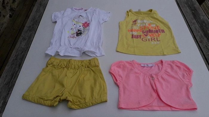 Lot de 4 articles T 2 ans