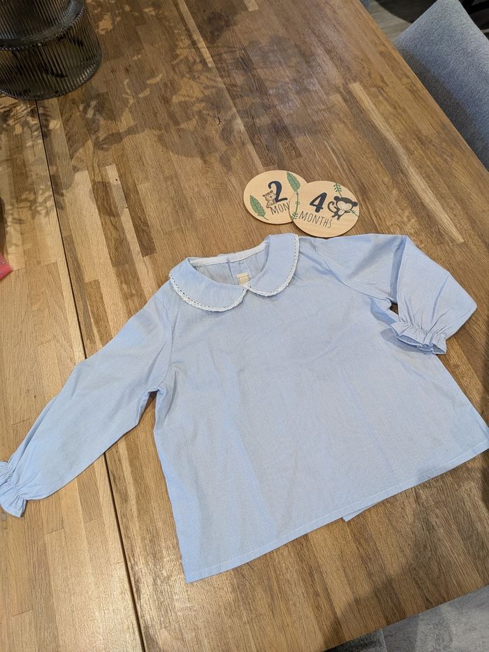 Blouse ML bleu clair en 24 mois de chez idées à Lise excellent état - photo numéro 1