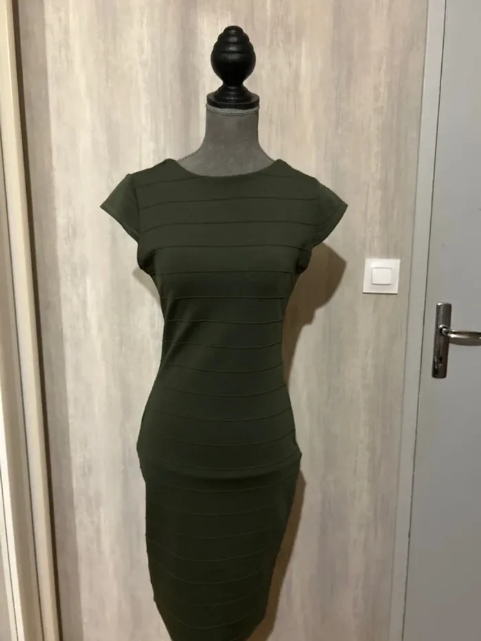 Robe kaki