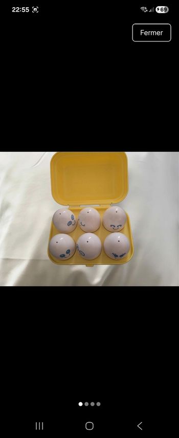 Jeu éducatif d’éveil avec œufs à formes et couleurs