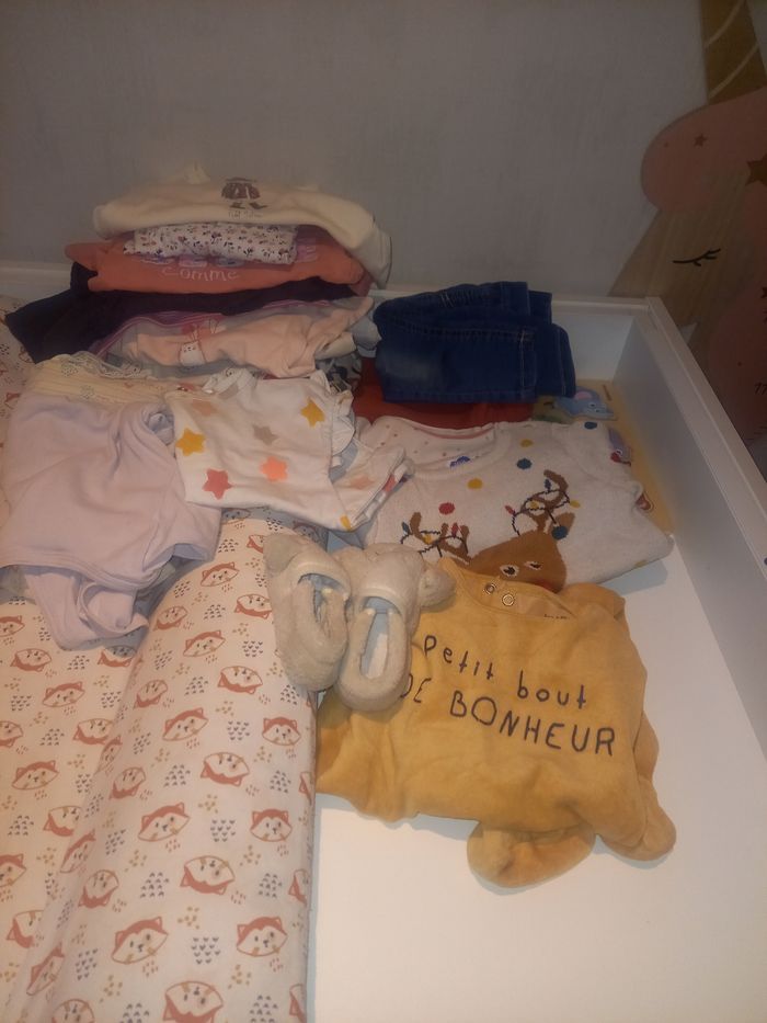 Gros lot vêtements fille 12 mois