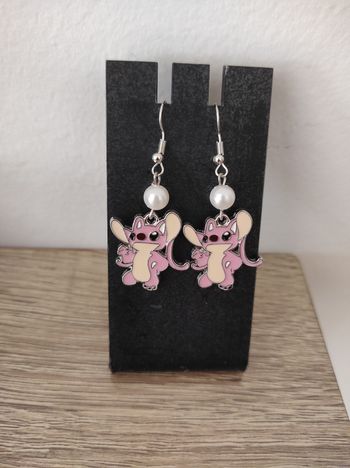 Boucle d'oreille stitch