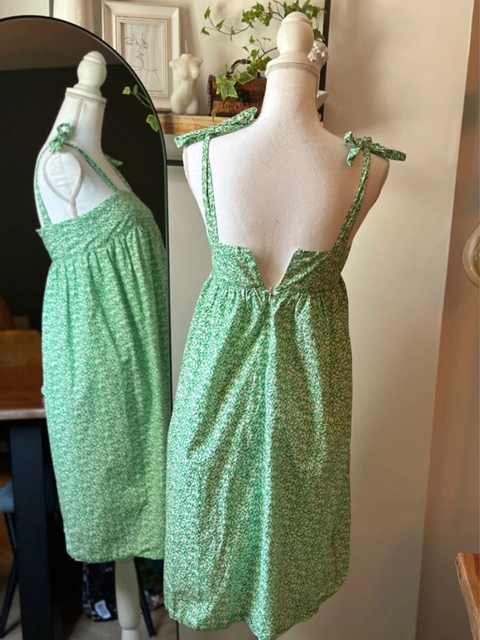 Robe d’été blanche et verte à motifs fleuris – Taille XS – Urban Outfitters - photo numéro 6