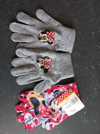 2 paires de gants minnie