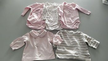 Lot bodies et hauts bébé fille 1 mois