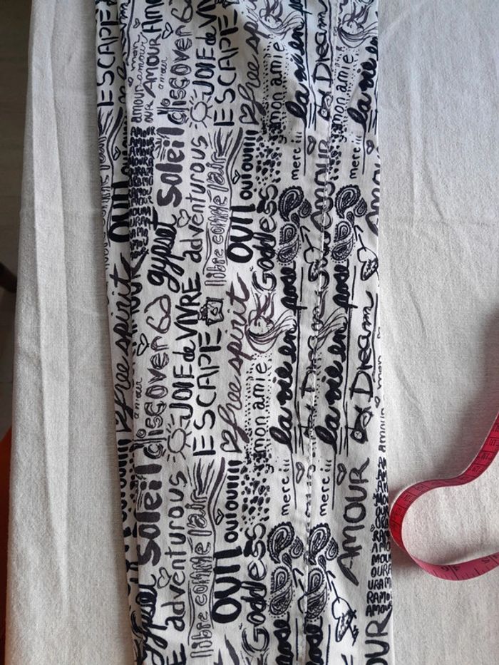 Pantalon slim taille basse imprimé FB sister très bon état - photo numéro 10