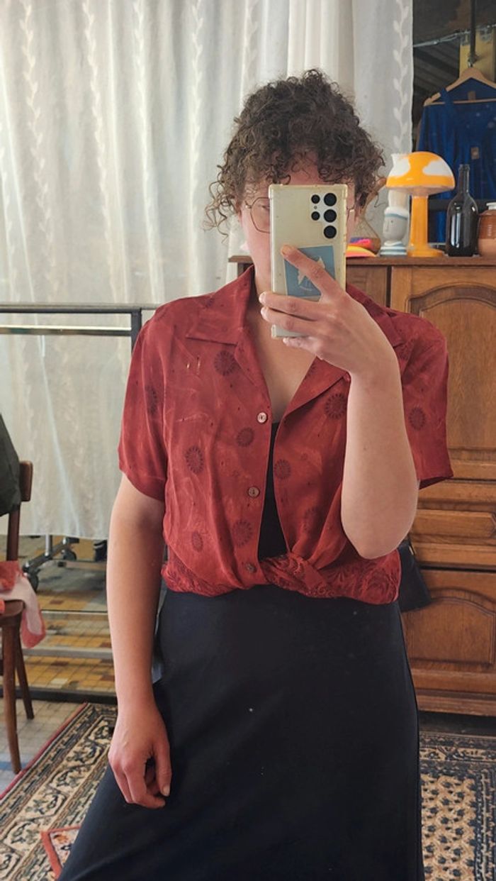 Jolie chemise rouge bordeaux fluide en mousseline vintage