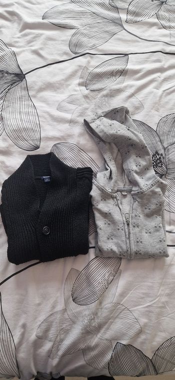 Lot de 2 gilets fille 5 ans