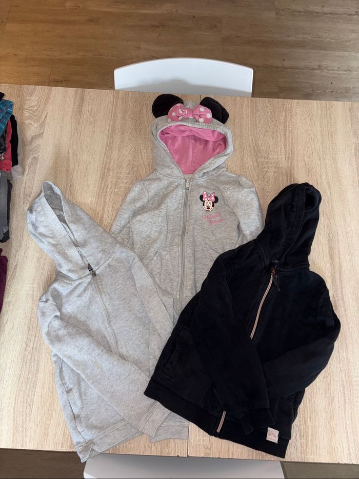 Lot vêtements fille 5 ans - photo numéro 3