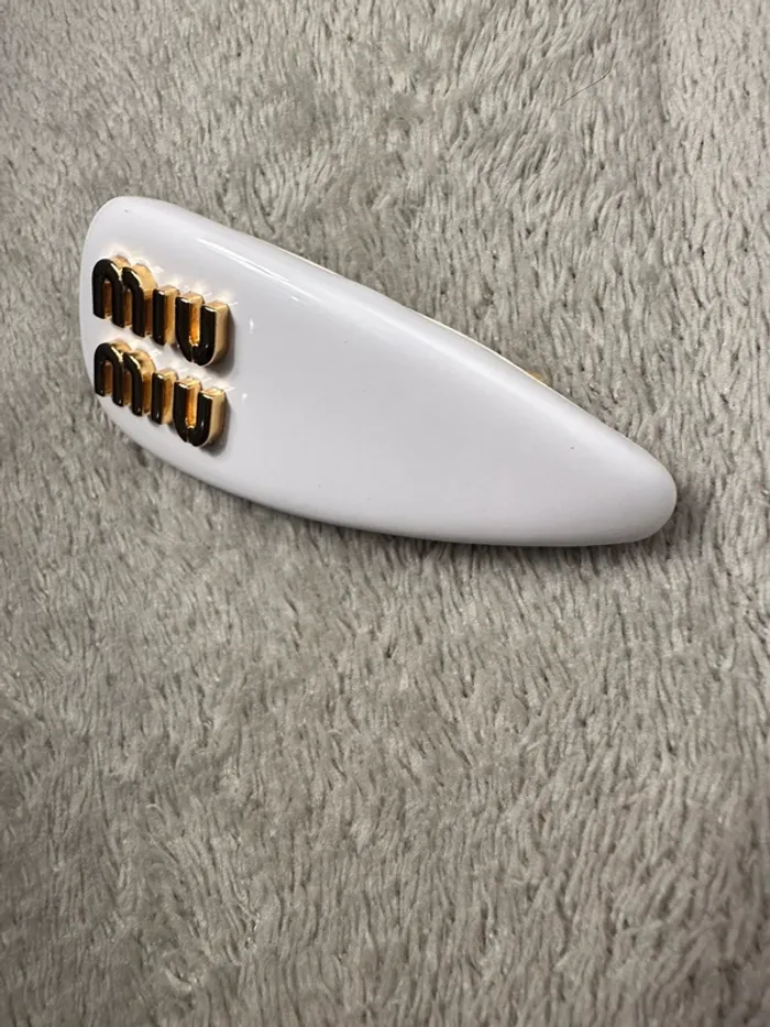 Barrette cheveux cuir blanc miu miu - photo numéro 3