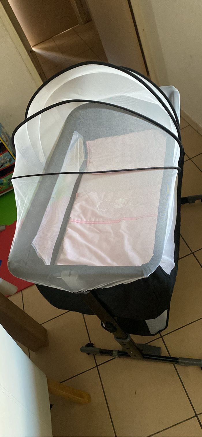 Co, dodo qui se met de plusieurs façons, même en mode berçaGe