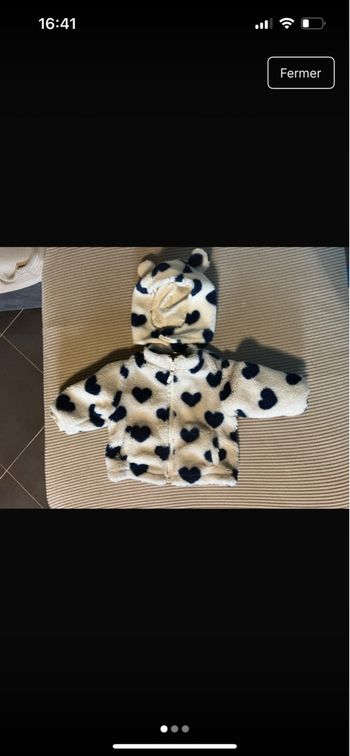 Veste polaire, tape-à-l’œil six mois