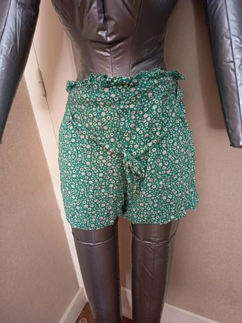 Short femme. Marque Kiabi. (A40)
