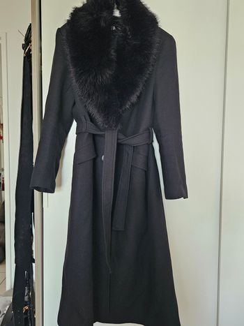 Long manteau Zara avec col fausse fourrure