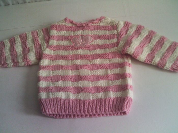 Pull rose manche longue tricoté main ,taille 6 mois