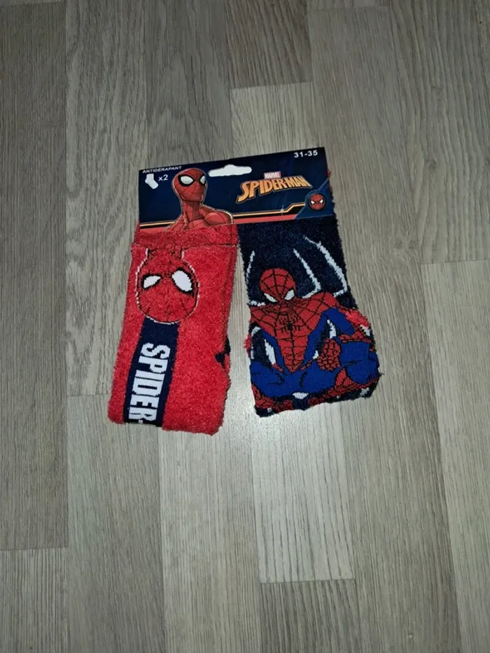 Lot de 2 paires de chaussettes spiderman antidérapantes