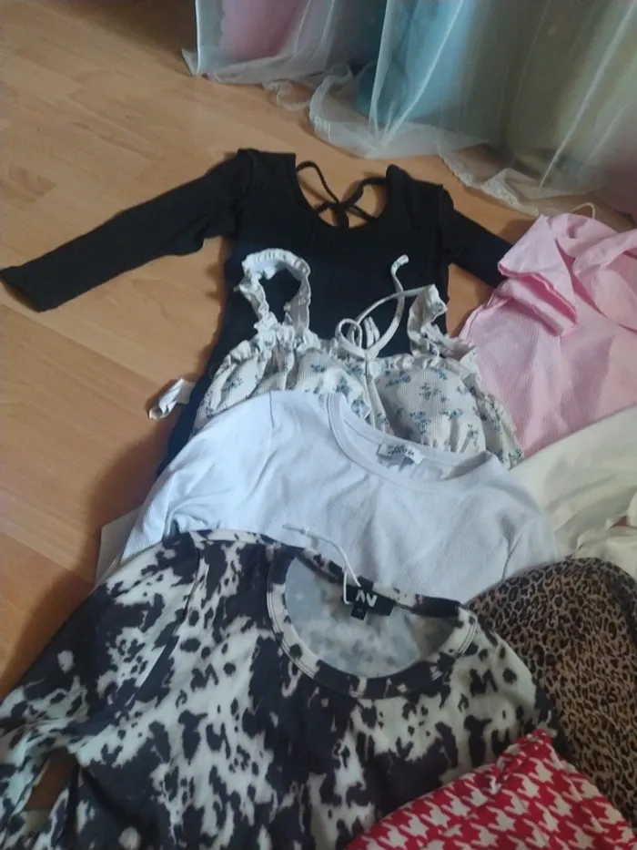 Lot de vêtements - photo numéro 2