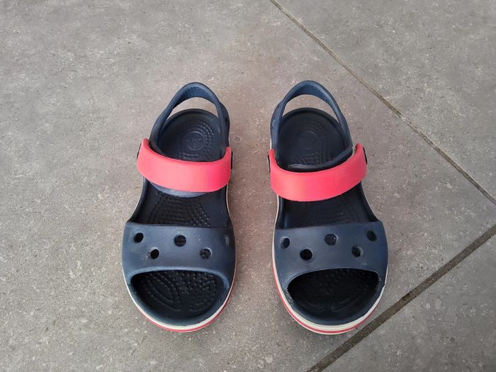 Sandales Crocs rouge et bleu marine C8 (24-25) - photo numéro 3