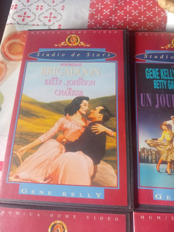 4 VHS Studio de stars - photo numéro 2