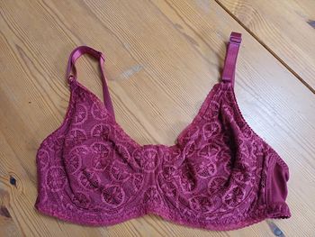 Soutien-gorge bordeaux