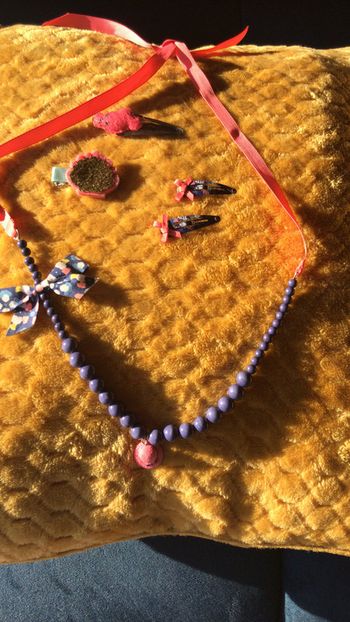 Sergent major collier et barrettes