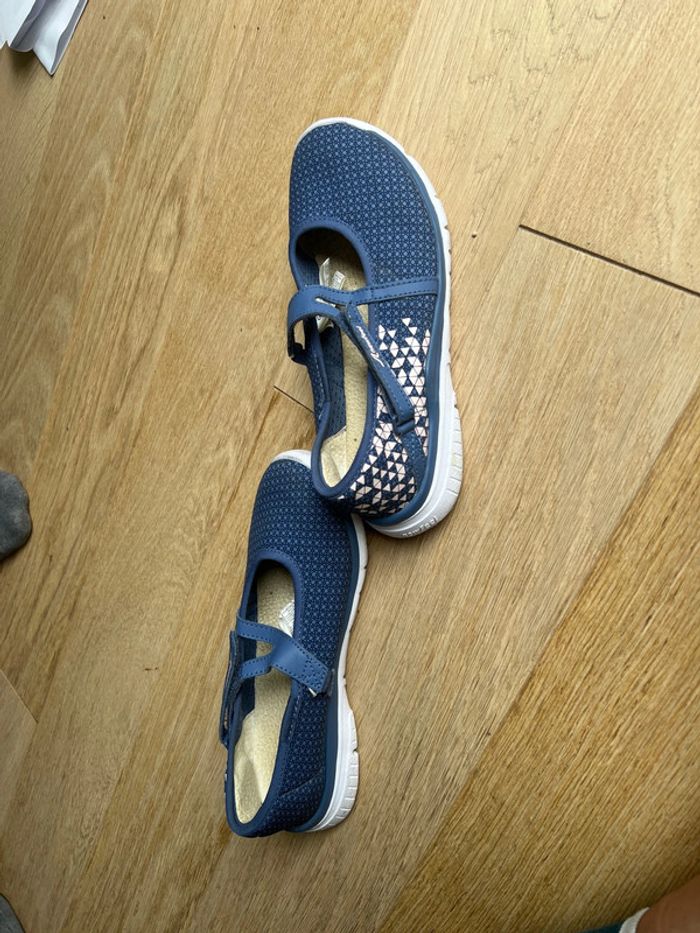 Ballerine sportive décathlon taille 34 bleu en très bon état - photo numéro 5