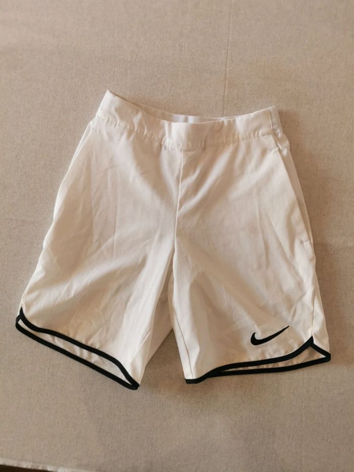 Short blanc