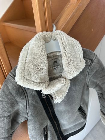 Manteau / veste fourrée mixte H&M taille 2/3 ans gris