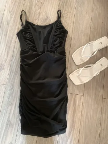 Robe neuve stradivarius drapée S