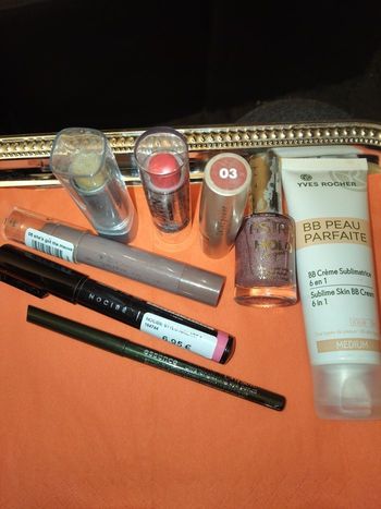 LOT DIVERS COSMÉTIQUES 