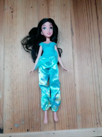 Poupée jasmine