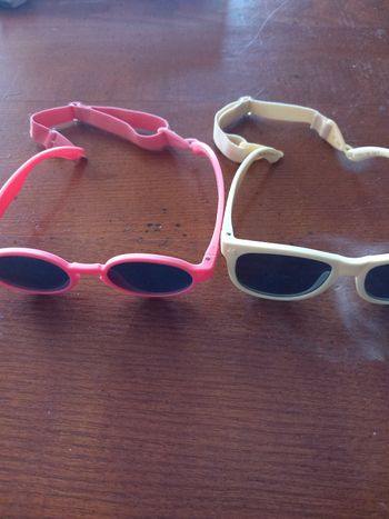 Lot 2 paires de lunettes de soleil
