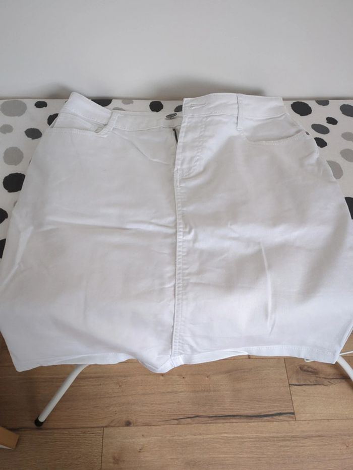 Jupe neuve blanche