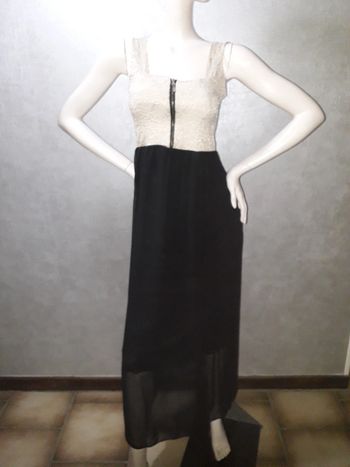robe longue dentelle en haut et voile en bas taille 38/40