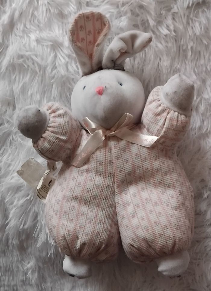Doudou peluche lapin blanc rose fleuris- lapin hochet - Câlin bisou
