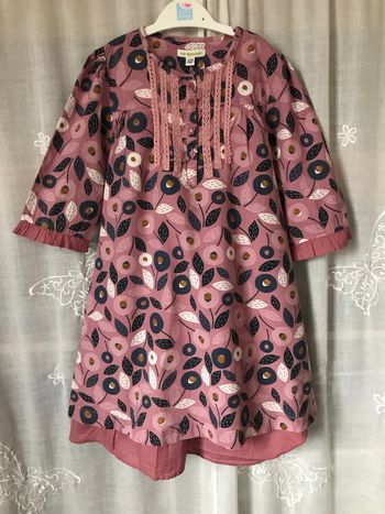 Très belle robe lilas et bleu marine 6 ans Vertbaudet