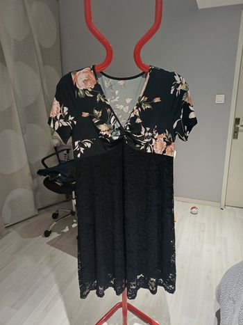 ROBE fleurs et dentelle