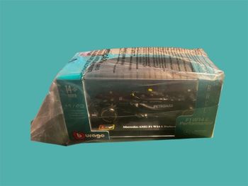 Mercedes AMG F1 W14 E Performance Lewis Hamilton #44 2023 1/43 Bburago Formule 1 avec casque.