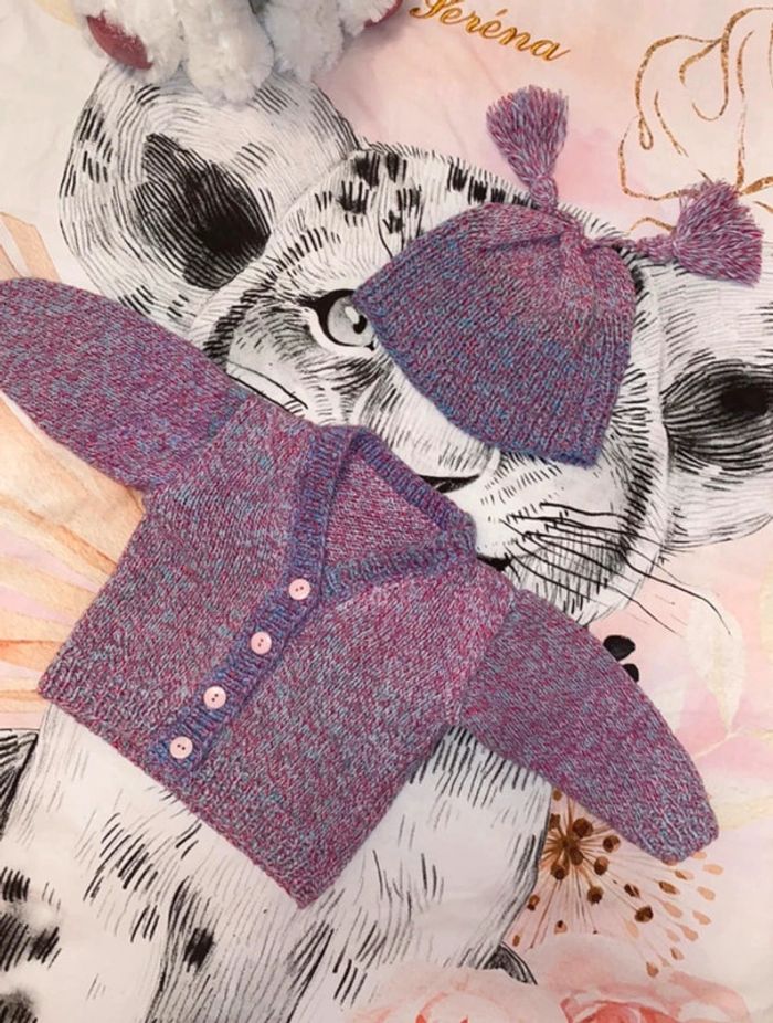 Gilet et son bonnet assorti, 6 mois, fait main. - photo numéro 3