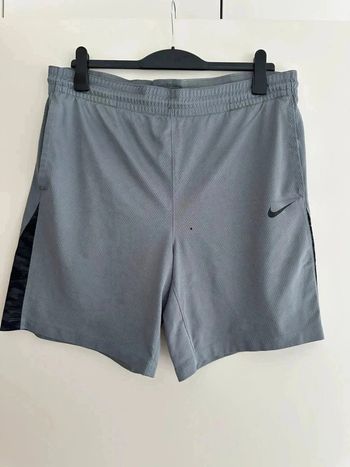 Short Nike basketball taille XL