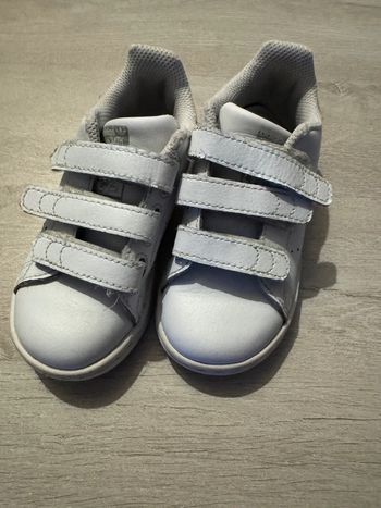 Basket adidas Stan smith pointure 24 à scratch