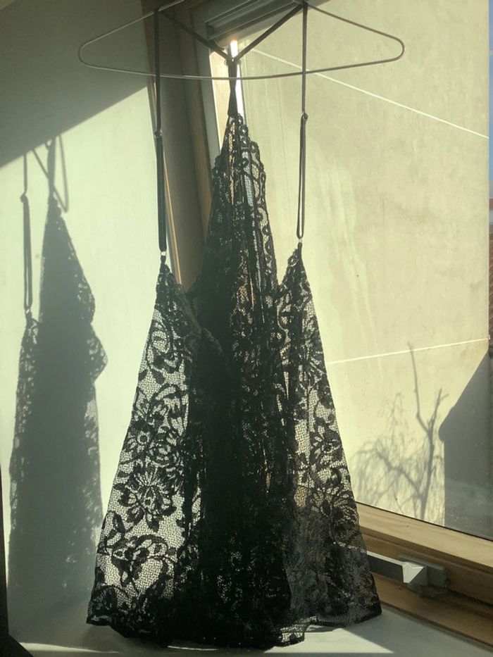 Nuisette dentelle noire très bon état - photo numéro 3