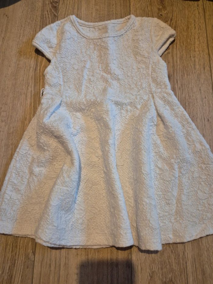 Robe blanche 4 ans - photo numéro 2