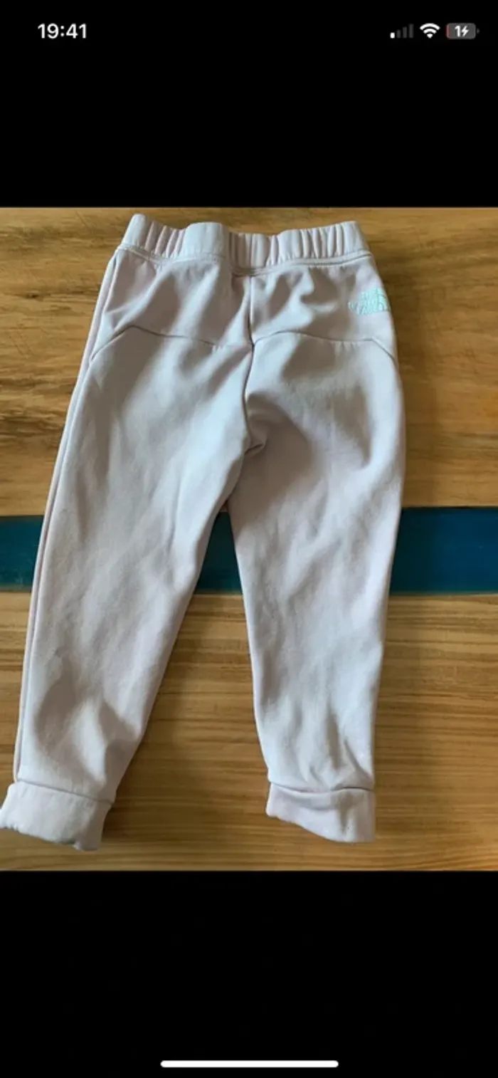 Pantalon survêtement The North Face taille 4 ans - photo numéro 4