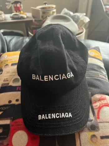 Casquette Balenciaga officiel collector 2025 édition limitée rare collector