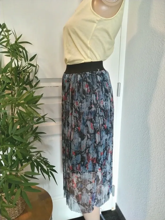 Jupe kiabi taille 34 neuve - photo numéro 2
