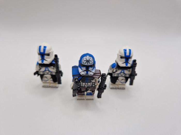 Figurines type lego Commandant Clone Jesse + 2 Clones de la 501ème star wars - photo numéro 5