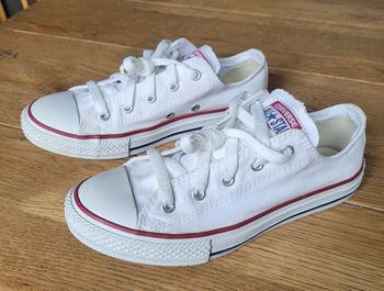 Converses basses blanches tailles 34