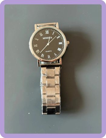 Montre en chaîne à cadran noir